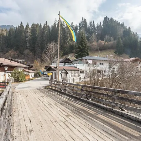 Luisalle 3 アパート